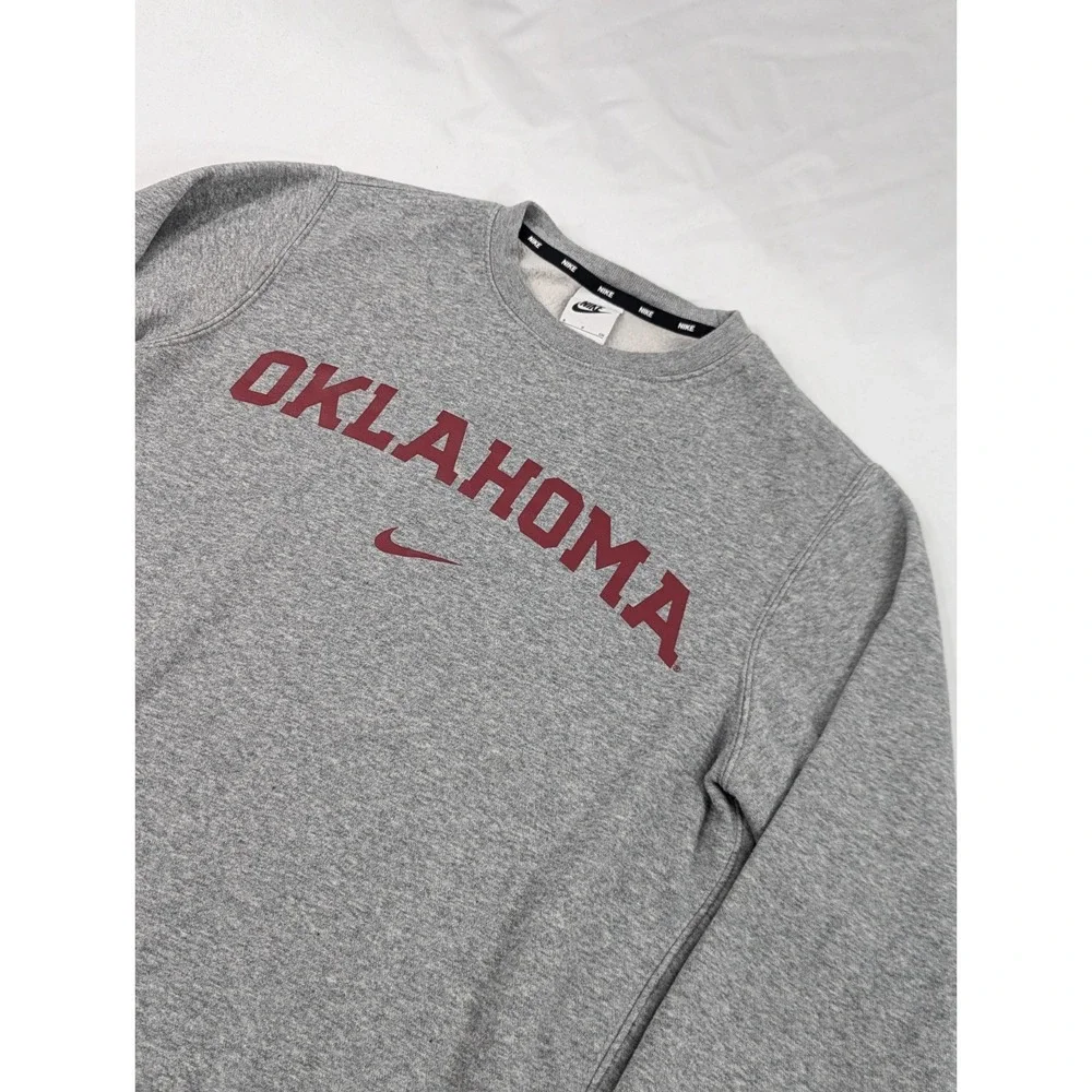 Oklahoma Sooners Sweatshirt Mens Small Gray Logo Pullover Spell Out Fleece Nike‎